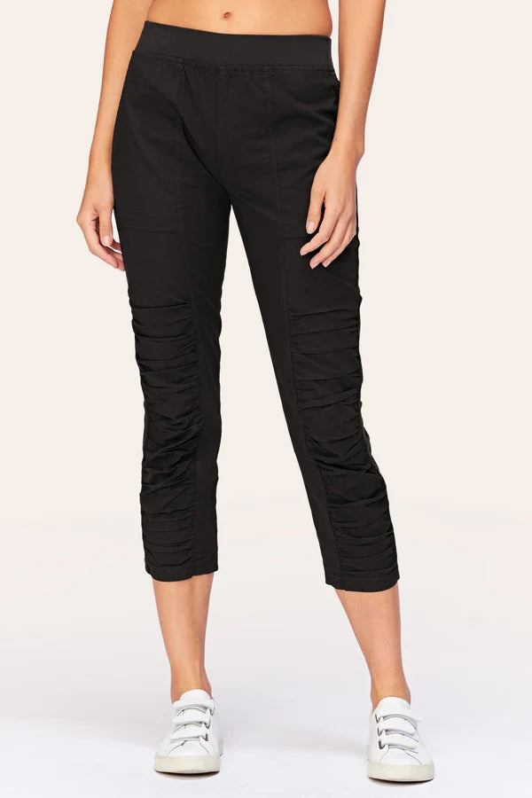 Geyser Crop | Black
