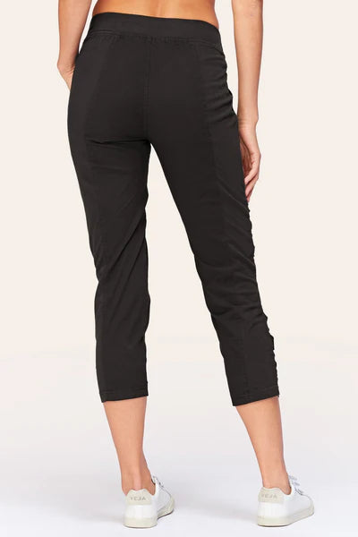 Geyser Crop | Black