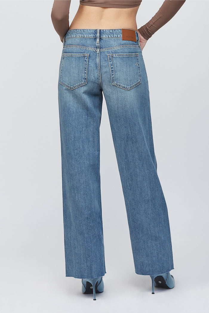 Logan Mid-Rise Dad Jean | Medium Blue