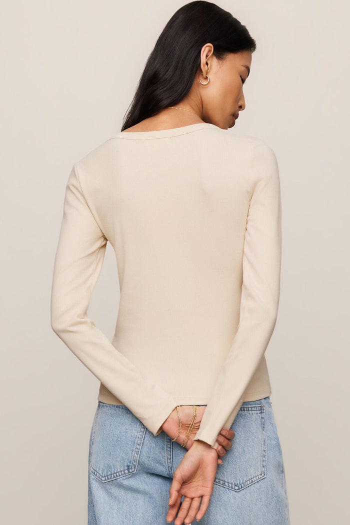 Greyson Scoop Long Sleeve Tee | Chalk, Heather Ash, Black